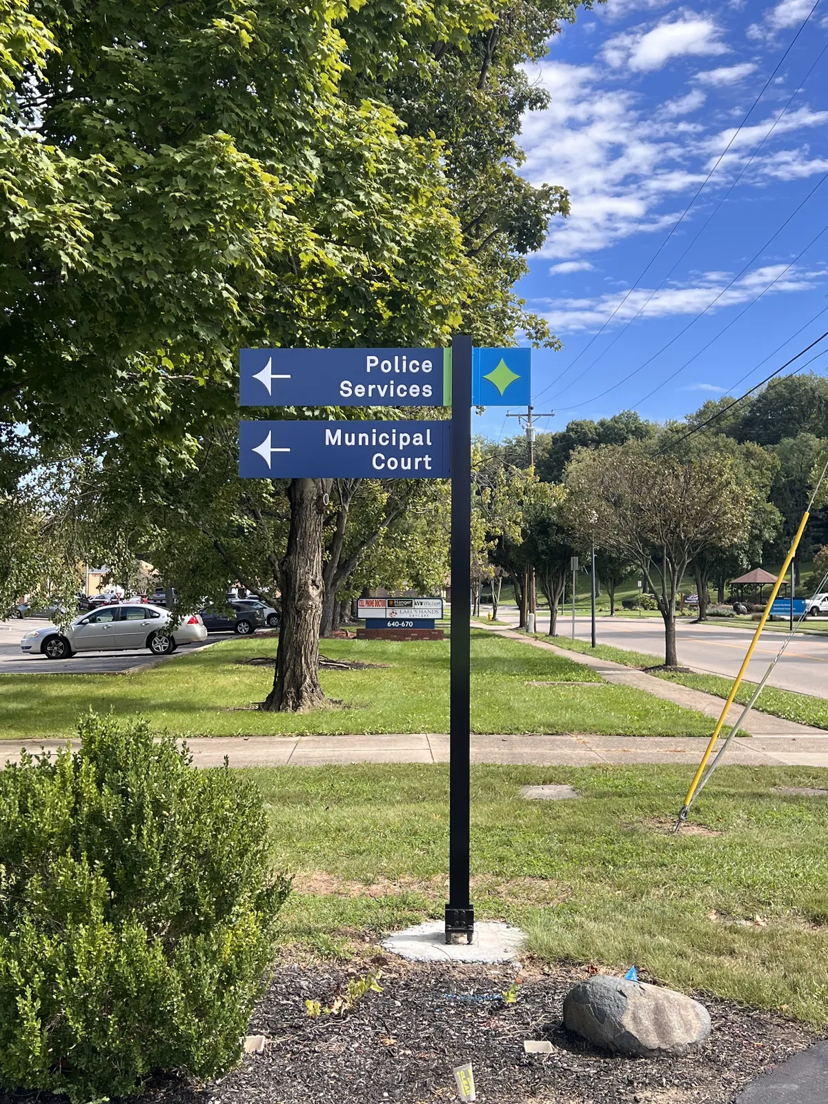 Wayfinding sign directing to Fairfield Police Services and Municipal Court